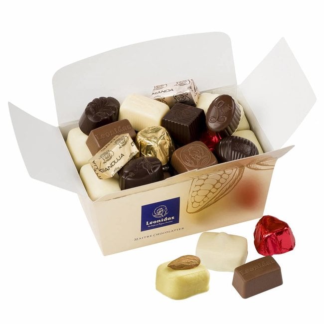 Gift basket (L) with 2 local beers and a variety of chocolates (1.3kg)