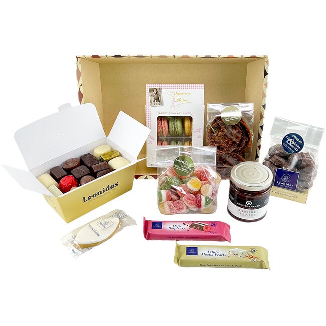 Panier Cadeau garni de chocolats et gourmandises (L)