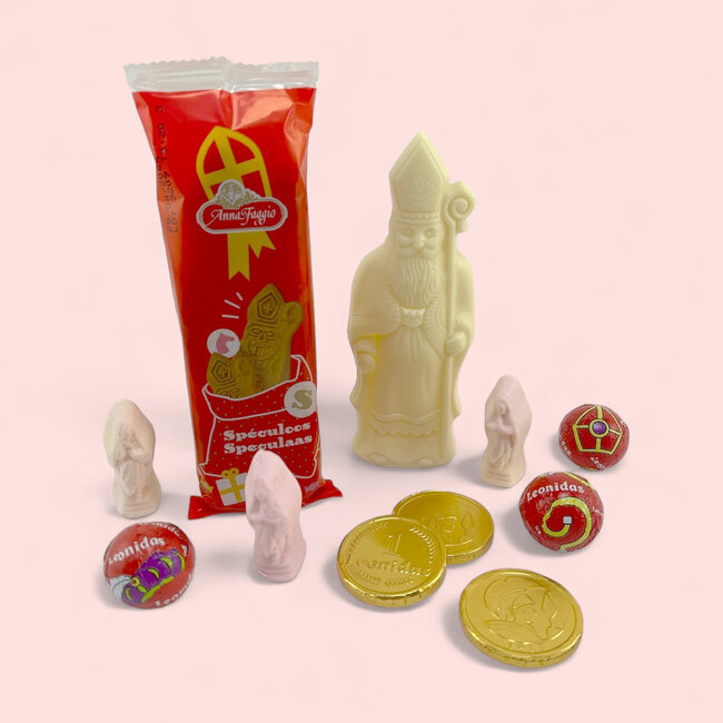 Leonidas St. Nicholas Gift Bag (S) with a white chocolate St. Nicholas figure and treats