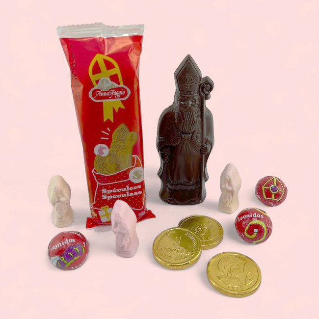 Leonidas St. Nicholas Gift Bag (S) with dark chocolate figure and treats