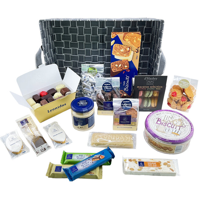 Deluxe Delicatessen Geschenkmand met Pralines en Zoetigheden